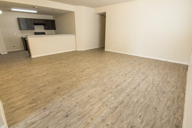 Building Photo - Oakwood Forest - 2068 Oakwood Forest Drive...