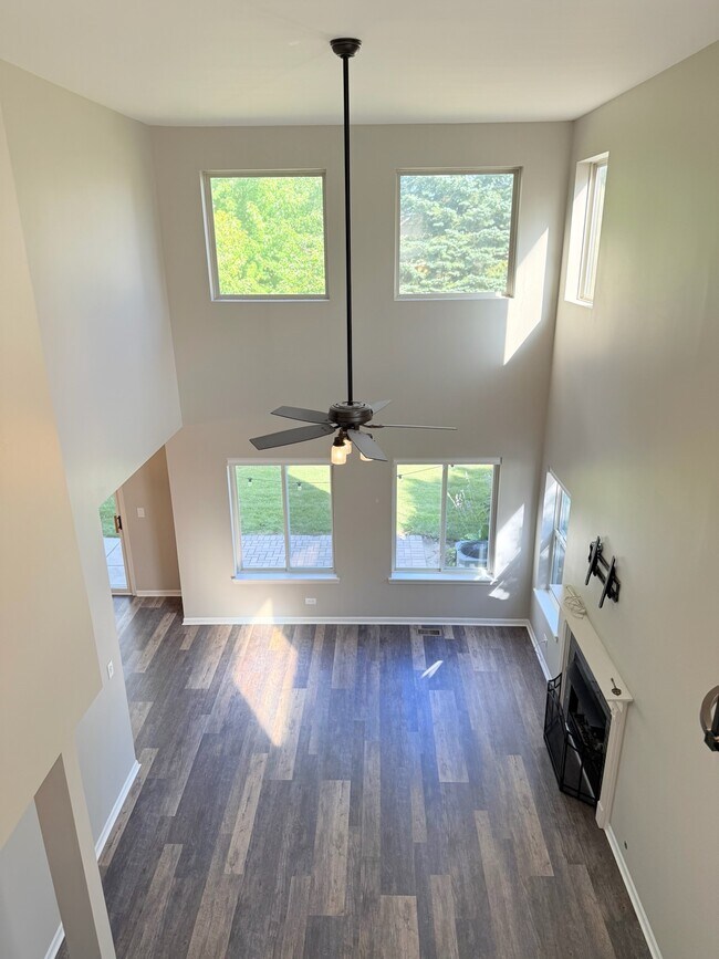 Foto del edificio - 2136 Orchard Ln