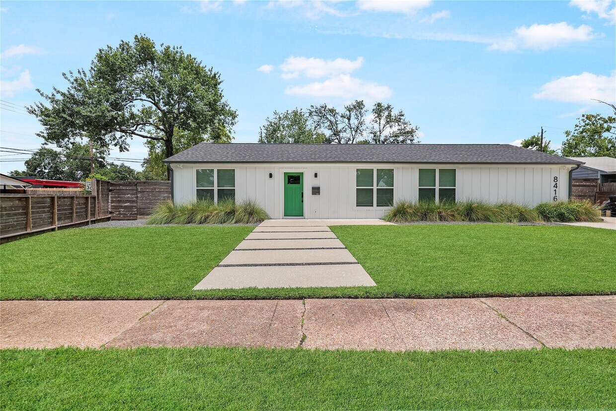 Foto principal - 8416 Montridge Dr