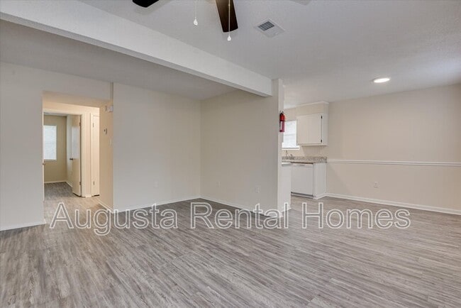 Foto del edificio - 2571 1/2 Tobacco Road - D