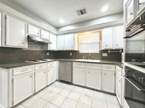 Building Photo - 9002 Sabastian Dr