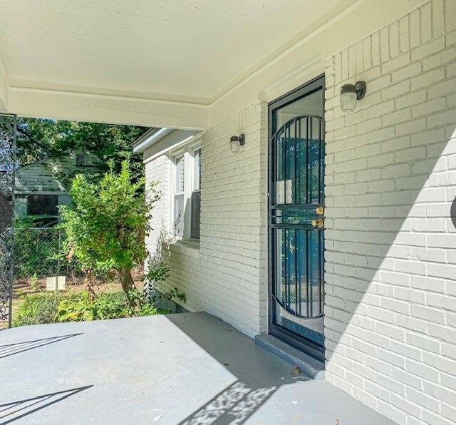 Building Photo - 1654 E McLemore Ave