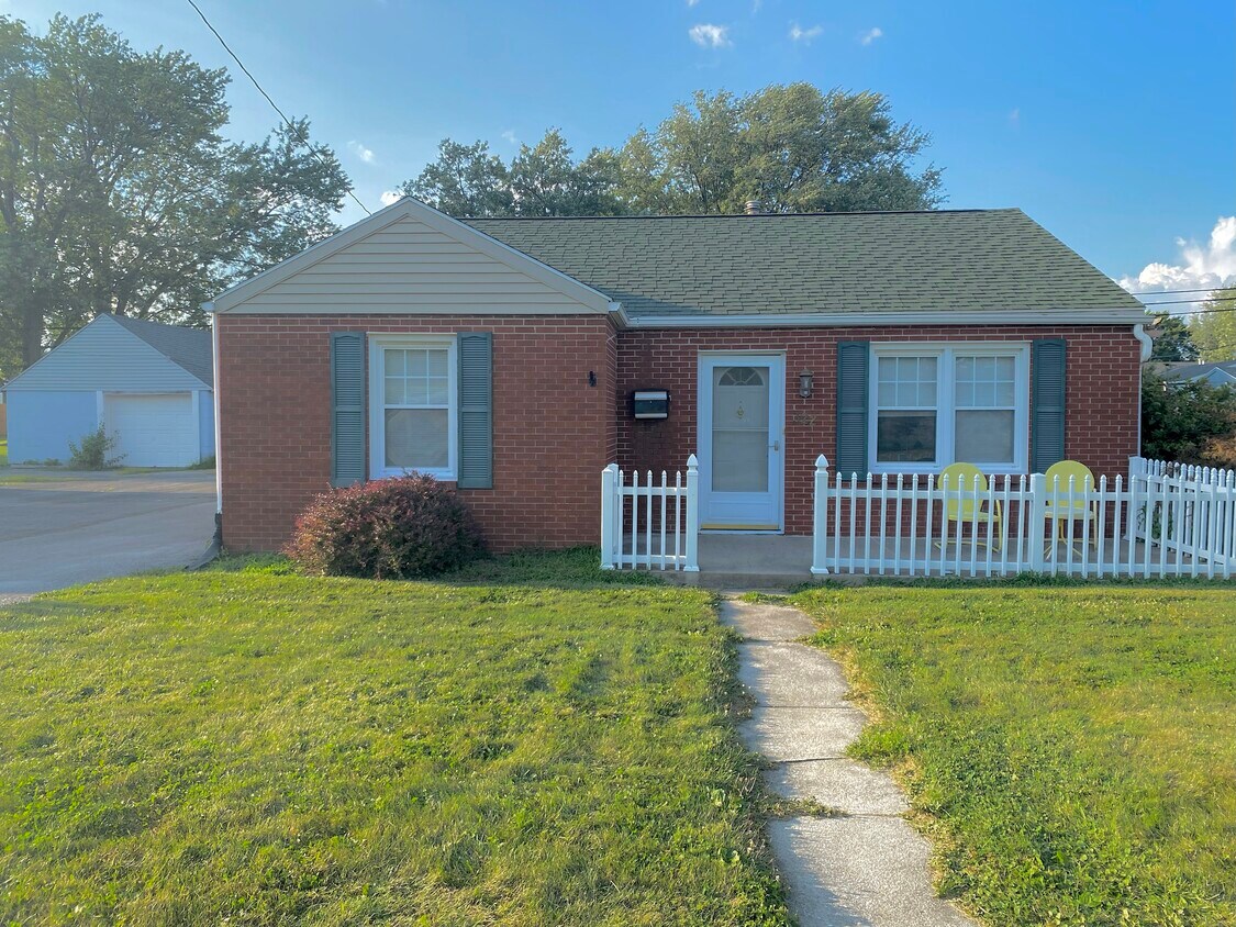 Primary Photo - 322 Edith Ave