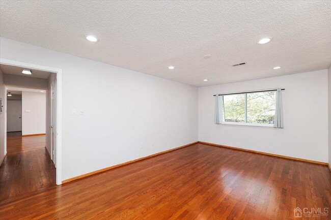 Building Photo - 212 Edison Glen Terrace
