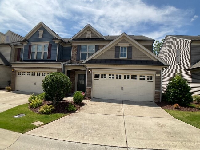 Building Photo - Gorgeous Townhome in Brier Crossings!