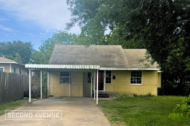 Building Photo - 44 16th Ave N