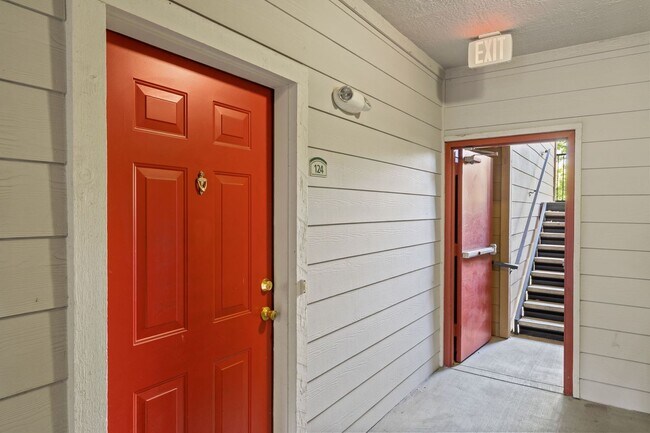 Building Photo - 2 bed 2 bath condo available in Antelope! ...