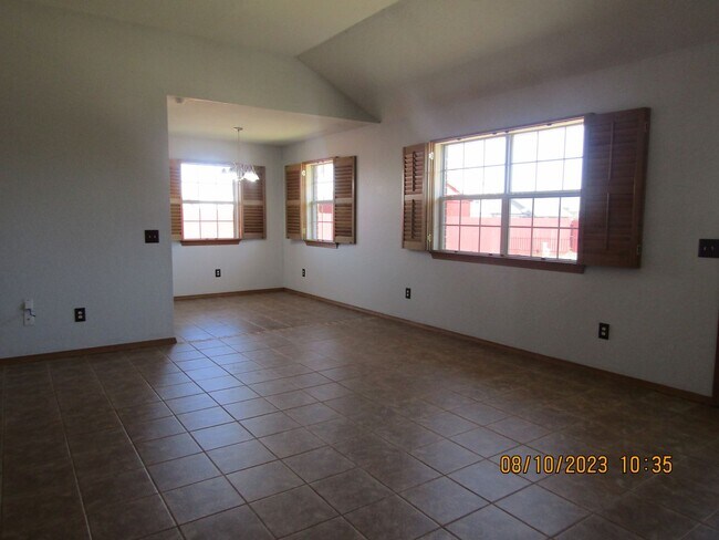 Foto del edificio - PETS ARE NEGOTIABLE WITH OWNER APPROVAL