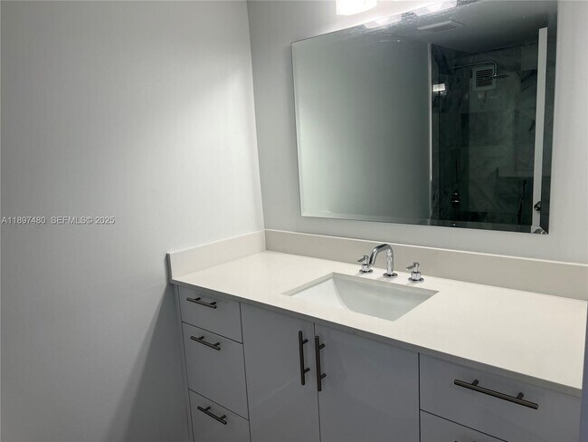 Foto del edificio - 555 NE 15th St