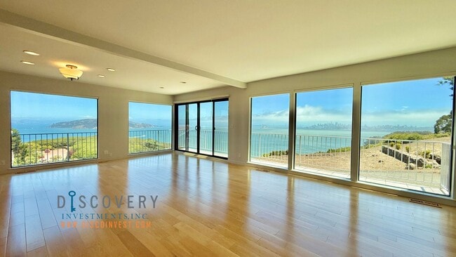 Building Photo - Magnificent Sausalito 2 Bedroom Townhouse ...