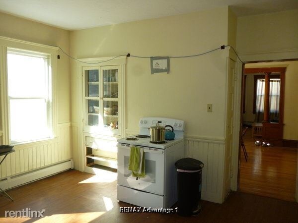 Building Photo - 3 br, 1 bath Apartment - 176 Russell St