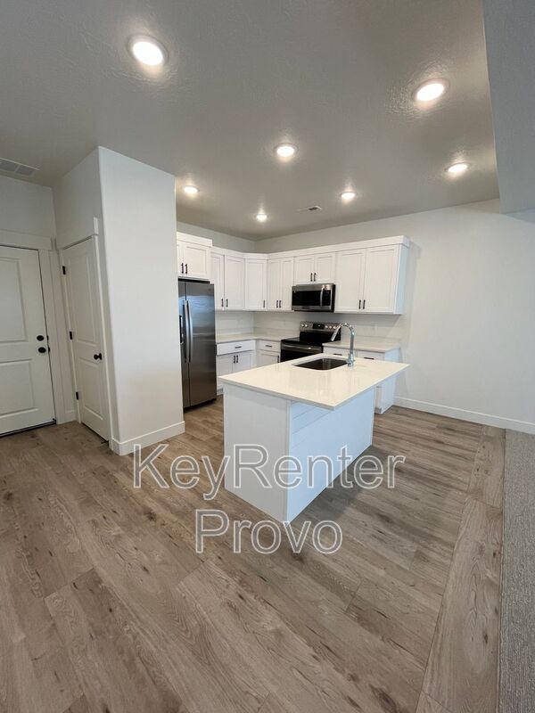 Building Photo - 1046 E 1300 S