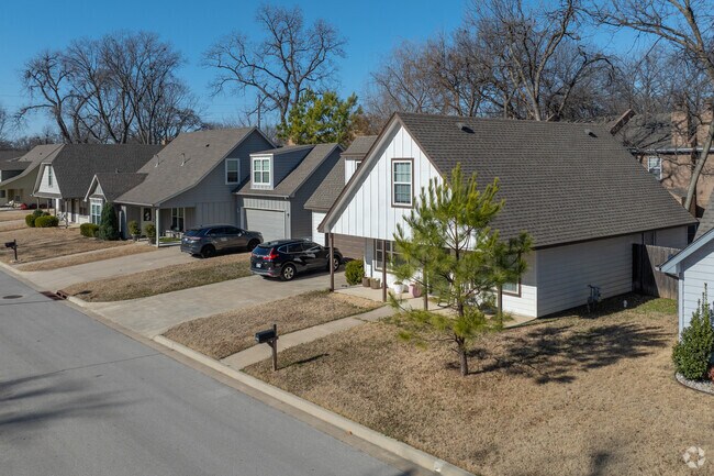 Alternar - Yorktown Villas