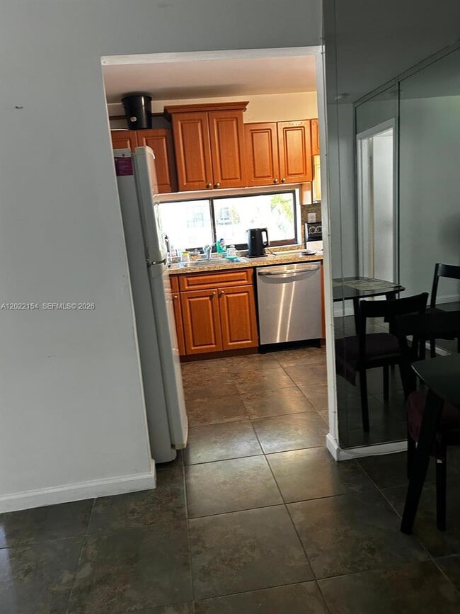 Foto del edificio - 17021 N Bay Rd