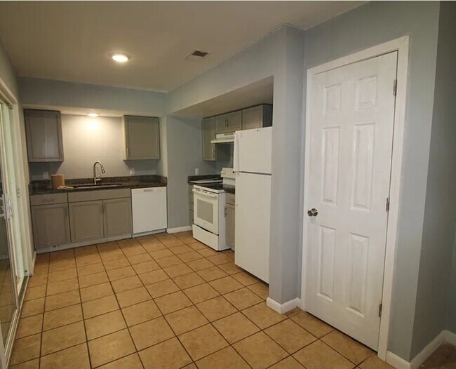 Foto del edificio - 223 N Edgewood Dr
