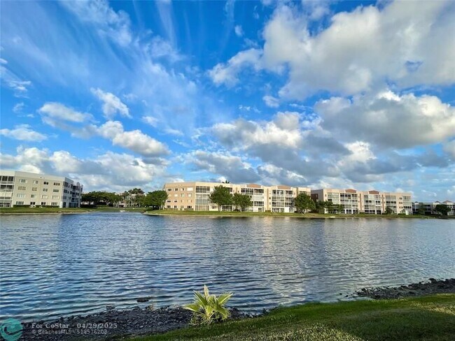 Foto del edificio - 7660 Trent Dr
