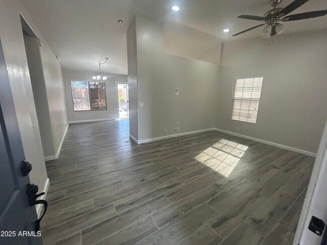 Foto del edificio - 5129 W Wescott Dr
