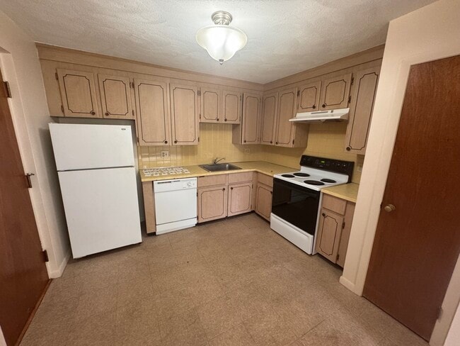 Building Photo - 155 Lexington St