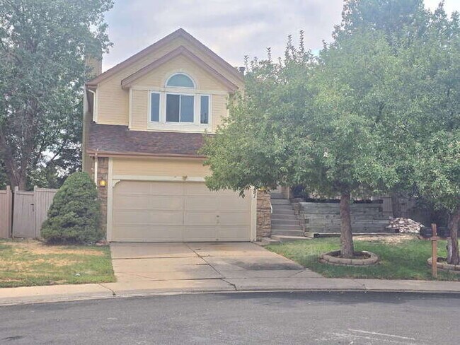 Foto del edificio - "Charming 4-Bedroom Retreat in Castle Rock with 2.5 Baths, Fenced yard, 2 car attached garage - Y...
