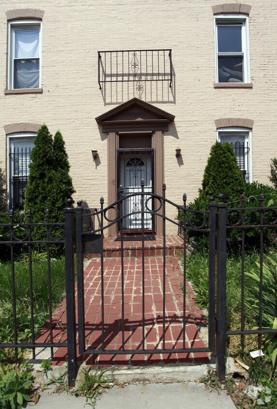 Building Photo - 1202 6th St NE
