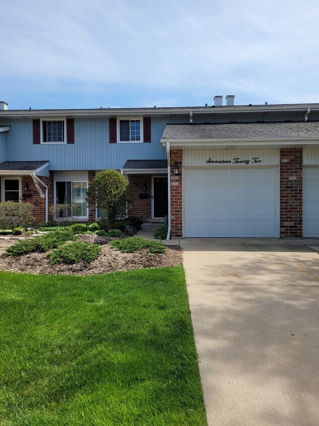 1722 Warwick Ct, Wheaton, IL 60189 Townhouse for Rent in Wheaton, IL