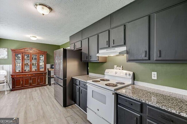 Building Photo - 2193 Kings Forest Dr SE