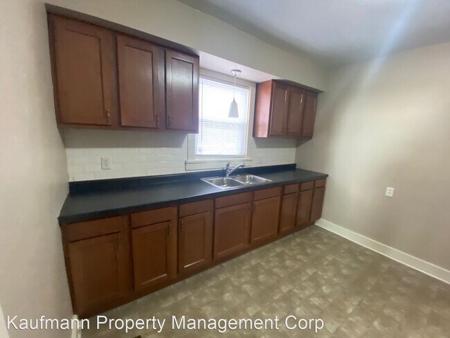 Building Photo - 2 br, 1 bath House - 1230 Summit St