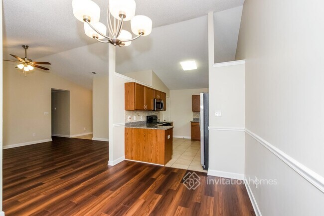 Building Photo - 2108 Genesis Dr