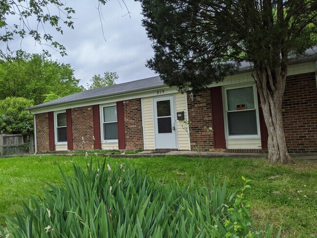 Building Photo - 915 Ashe St