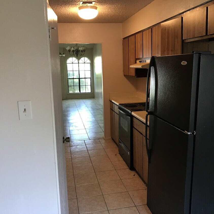 Building Photo - Affordable 3/2 off Walzem