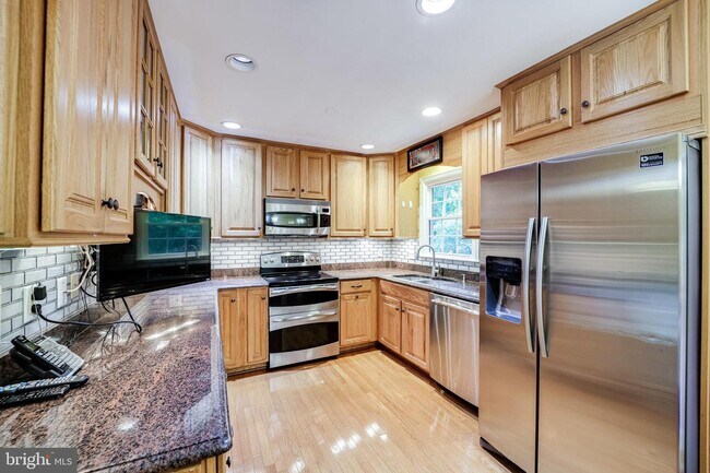 Foto del edificio - 8228 Riverside Rd