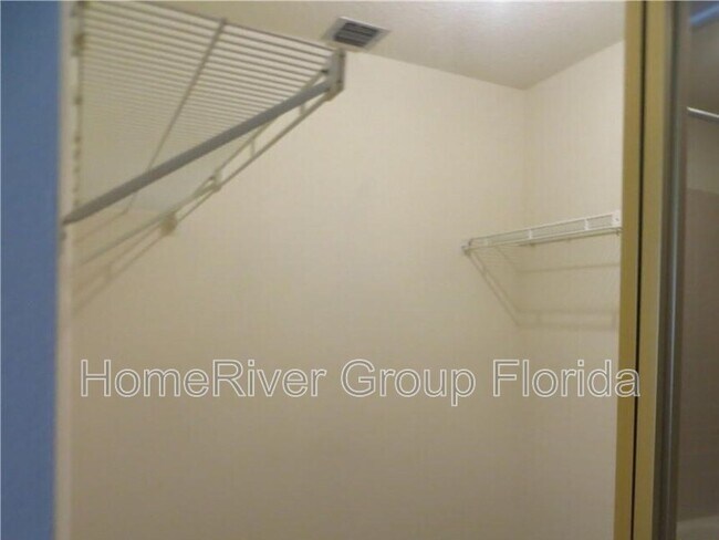 Foto del edificio - 1340 Powderpuff Dr