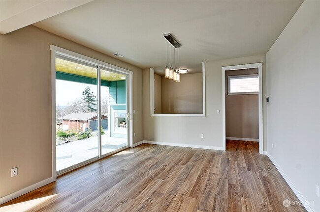 Building Photo - 7622 9th St SE