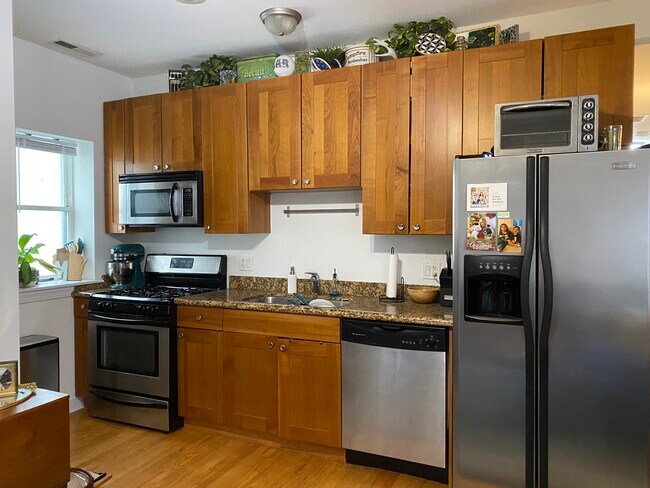 Building Photo - 3005 W Gunnison St