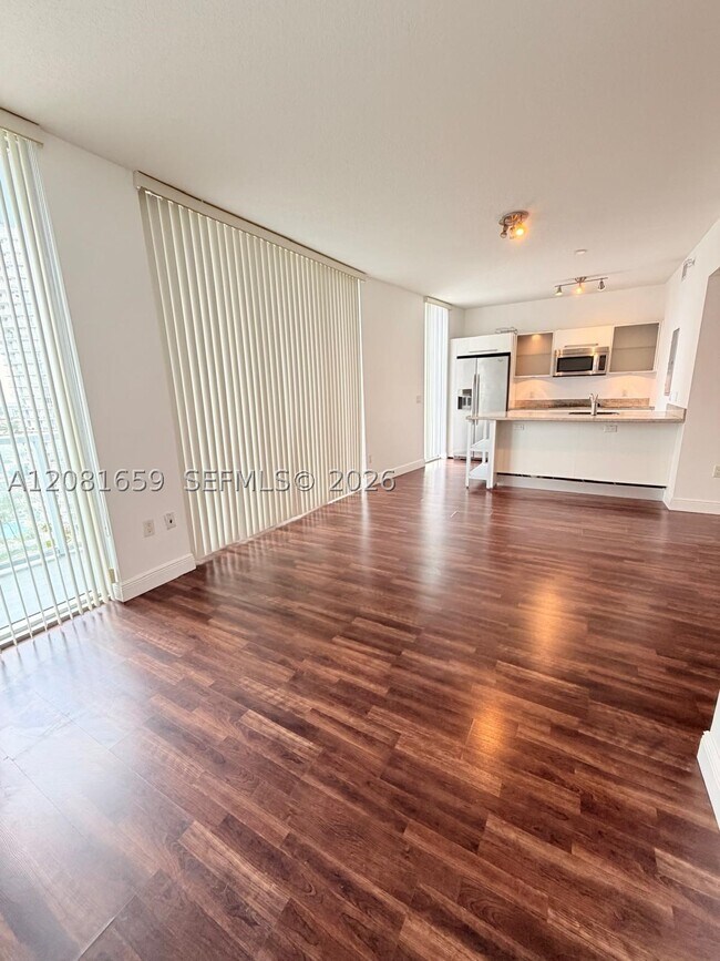 Foto del edificio - 185 SW 7th St