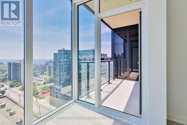 Building Photo - 285-1285 Dufferin St