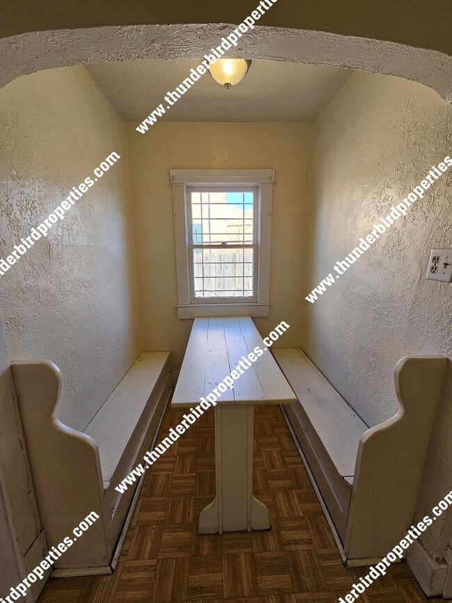 Foto del edificio - 2 bedroom, 1 bath near CNM and UNM