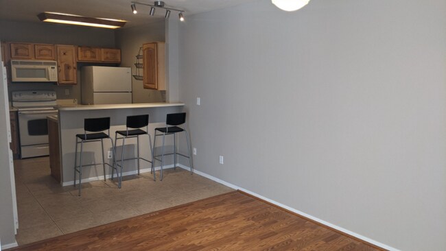 Foto del edificio - 2301 E University Dr