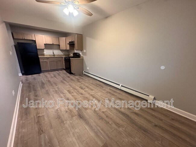 Foto del edificio - 3341 Commercial Ave