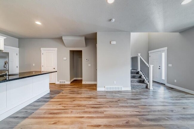 Building Photo - 4459 W Glendon Dr
