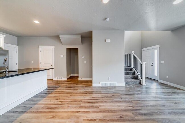 Foto del edificio - 4459 W Glendon Dr