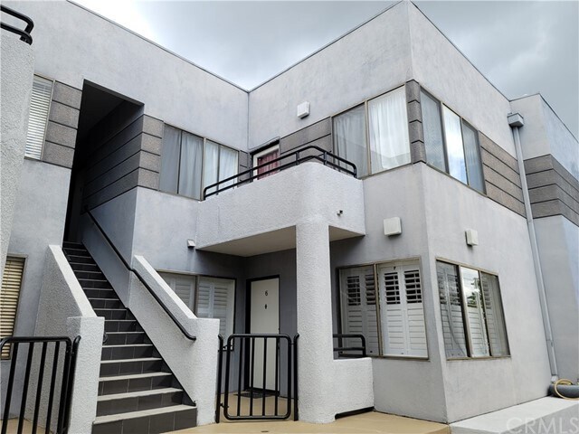 Building Photo - 360 S Los Robles Ave