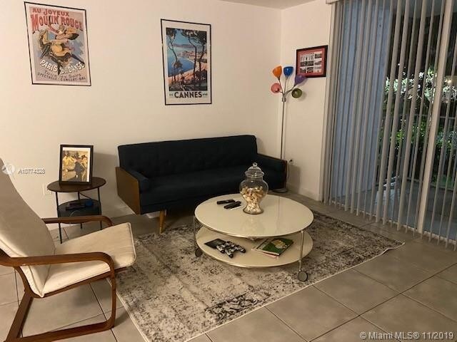 Foto del edificio - 650 NE 64th St