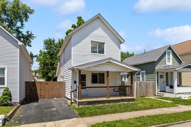 Building Photo - Charming 2-Bed, 1-Bath Home with Welcoming Front Porch – Great Columbus Location!