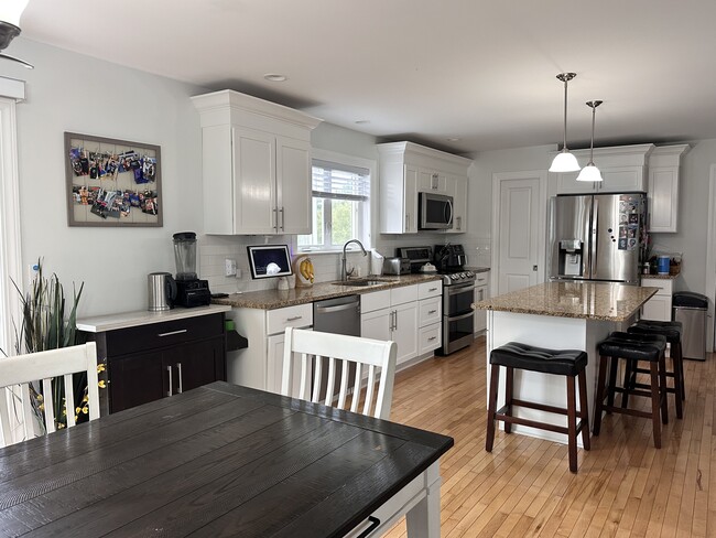 Building Photo - 39 Blue Spruce Farm Rd