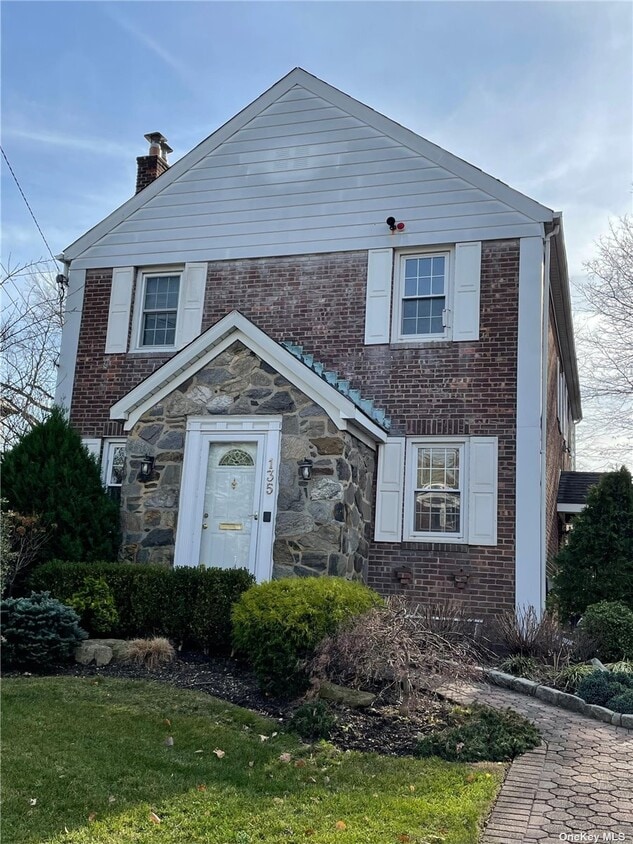 135 Midgely Dr, Hewlett, NY 11557 House Rental in Hewlett, NY