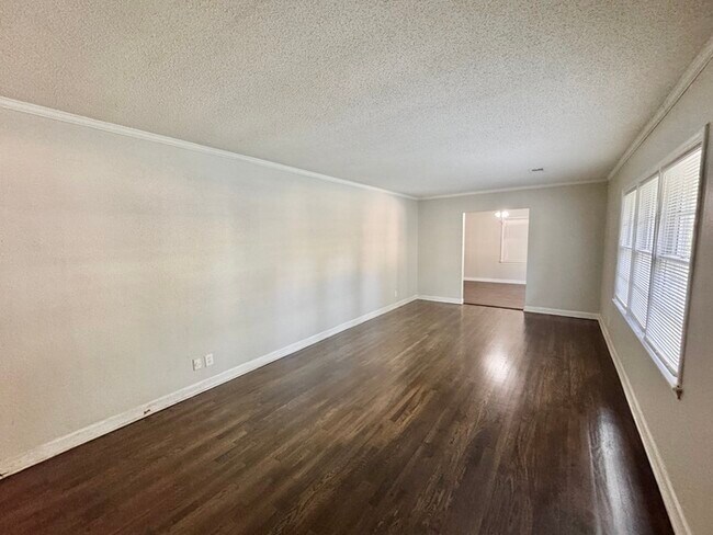 Foto del edificio - 2929 Bede Rd