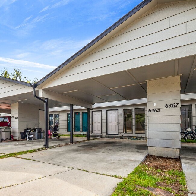 Foto del edificio - 2bed, 1.5 bath Duplex with Covered Carport & Fenced Yard!