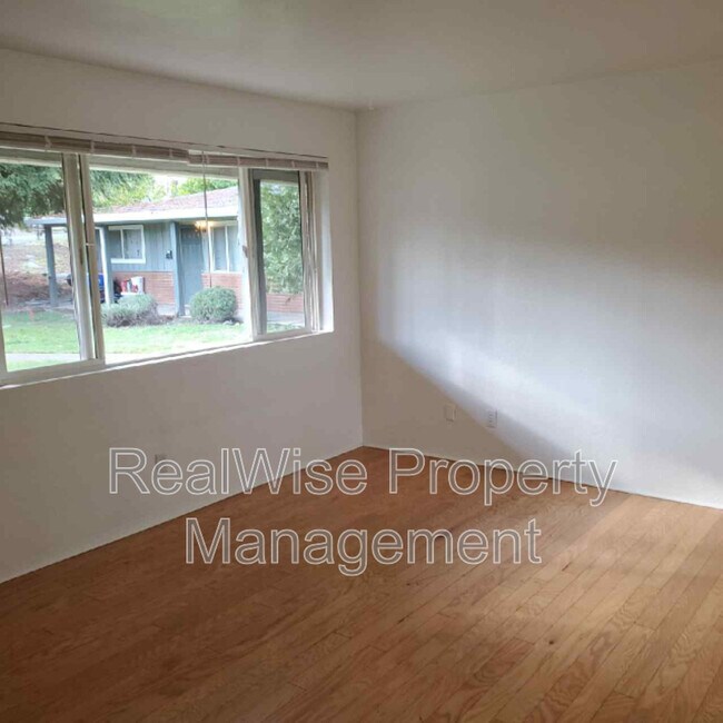 801 Ashland St Unit 4, Ashland, OR 97520 Condo for Rent in Ashland, OR