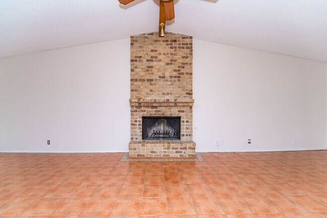 Building Photo - 3-BEDROOM IN CASTLE HILLS FOREST, NORTH EA...